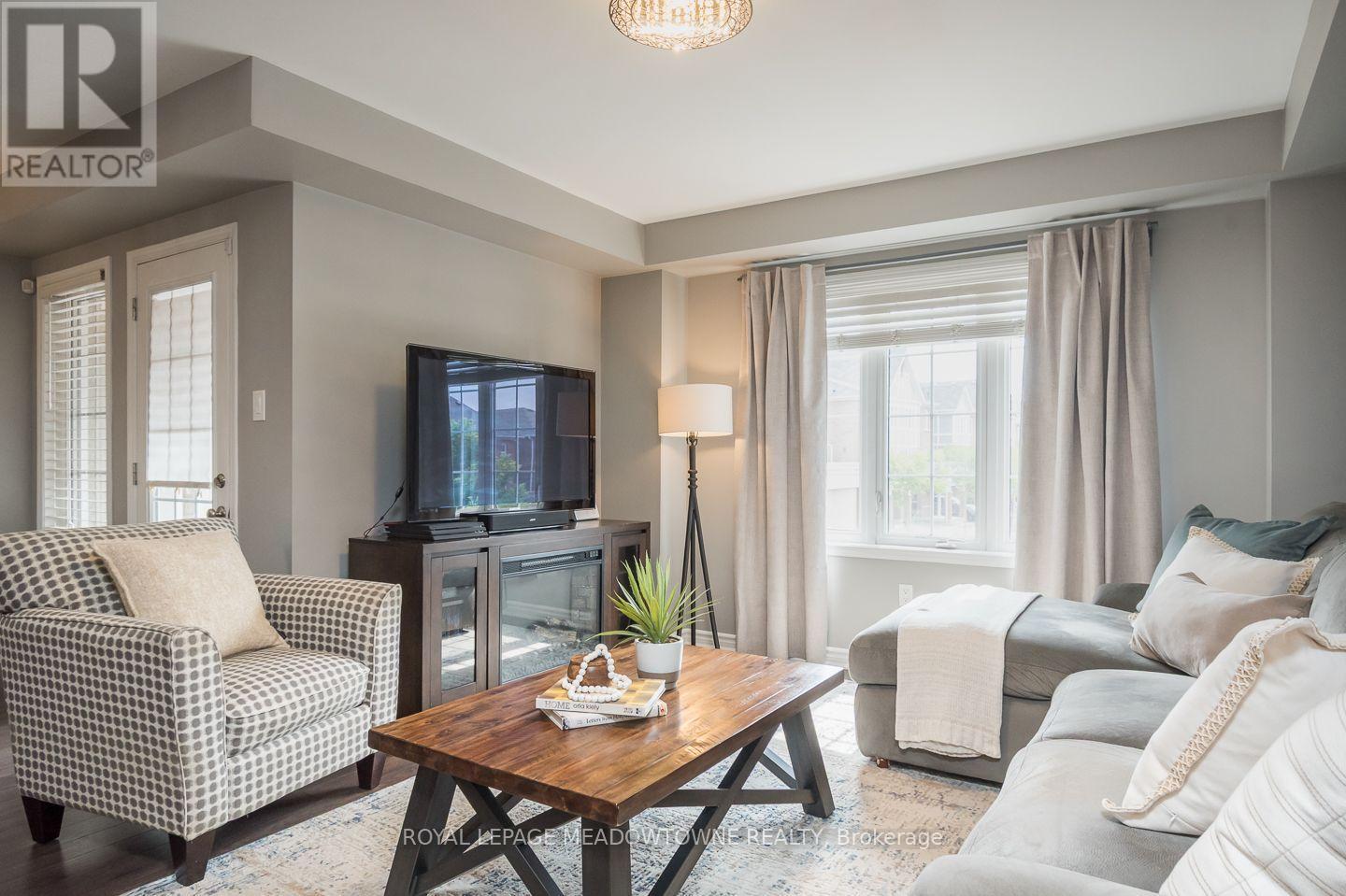 275 Eves Gate, Milton, ON - Indoor Photo Showing Living Room
