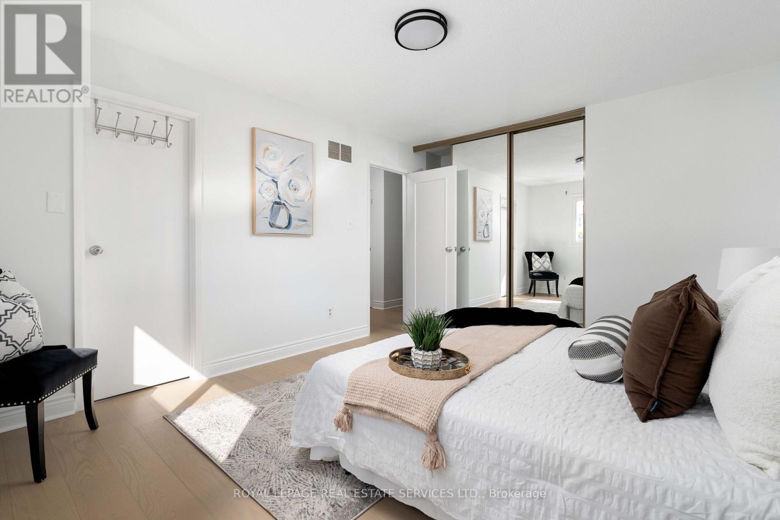 3192 Windwood Drive, Mississauga, ON - Indoor Photo Showing Bedroom