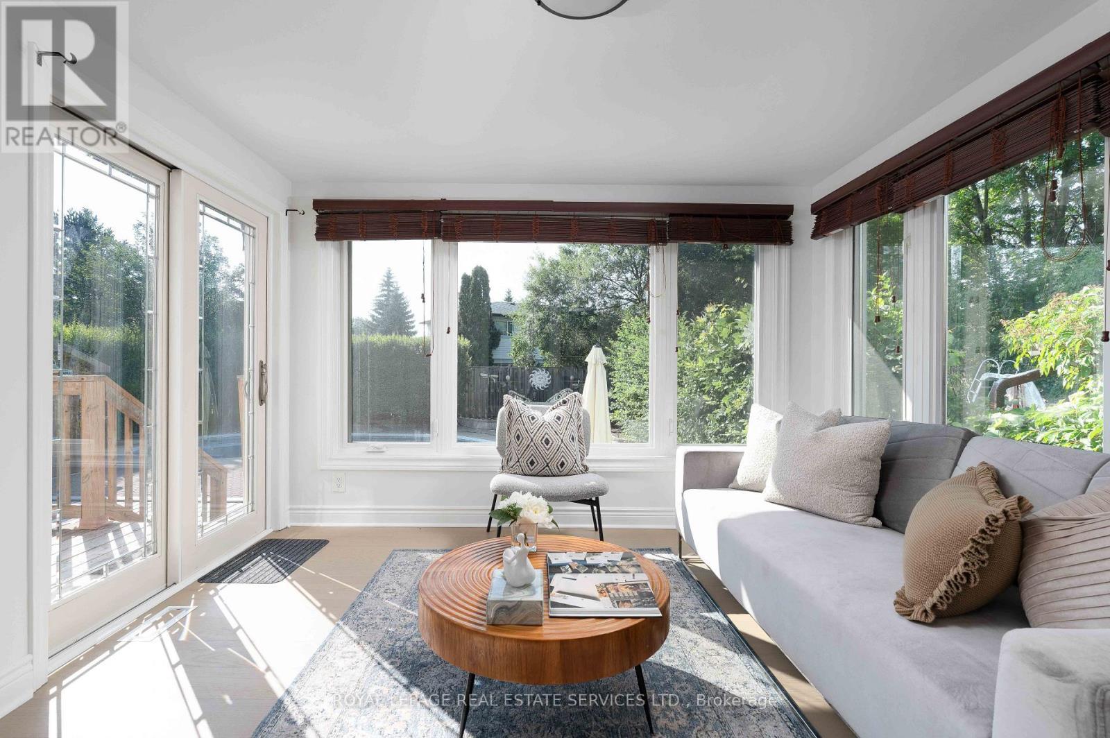 3192 Windwood Drive, Mississauga, ON - Indoor Photo Showing Living Room