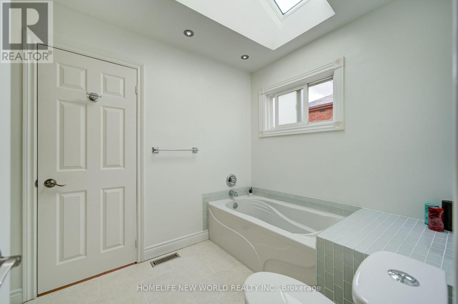 12 Bellside Drive, Markham, ON - Indoor Photo Showing Bathroom