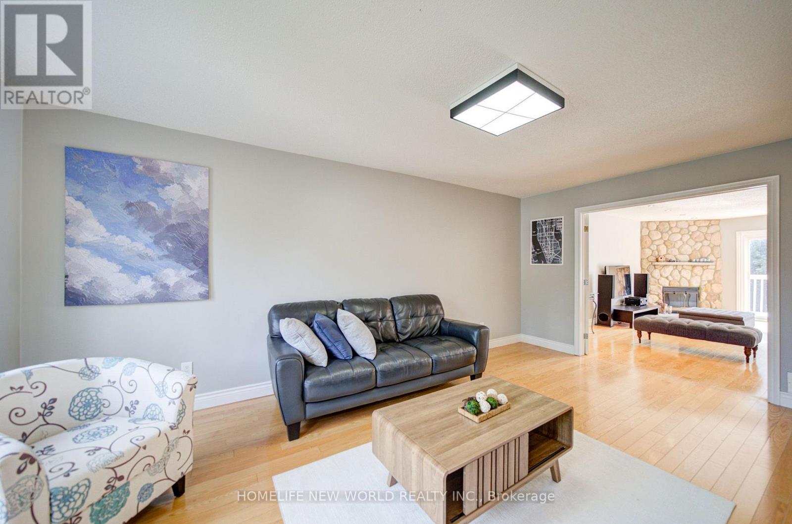 12 Bellside Drive, Markham, ON - Indoor Photo Showing Living Room