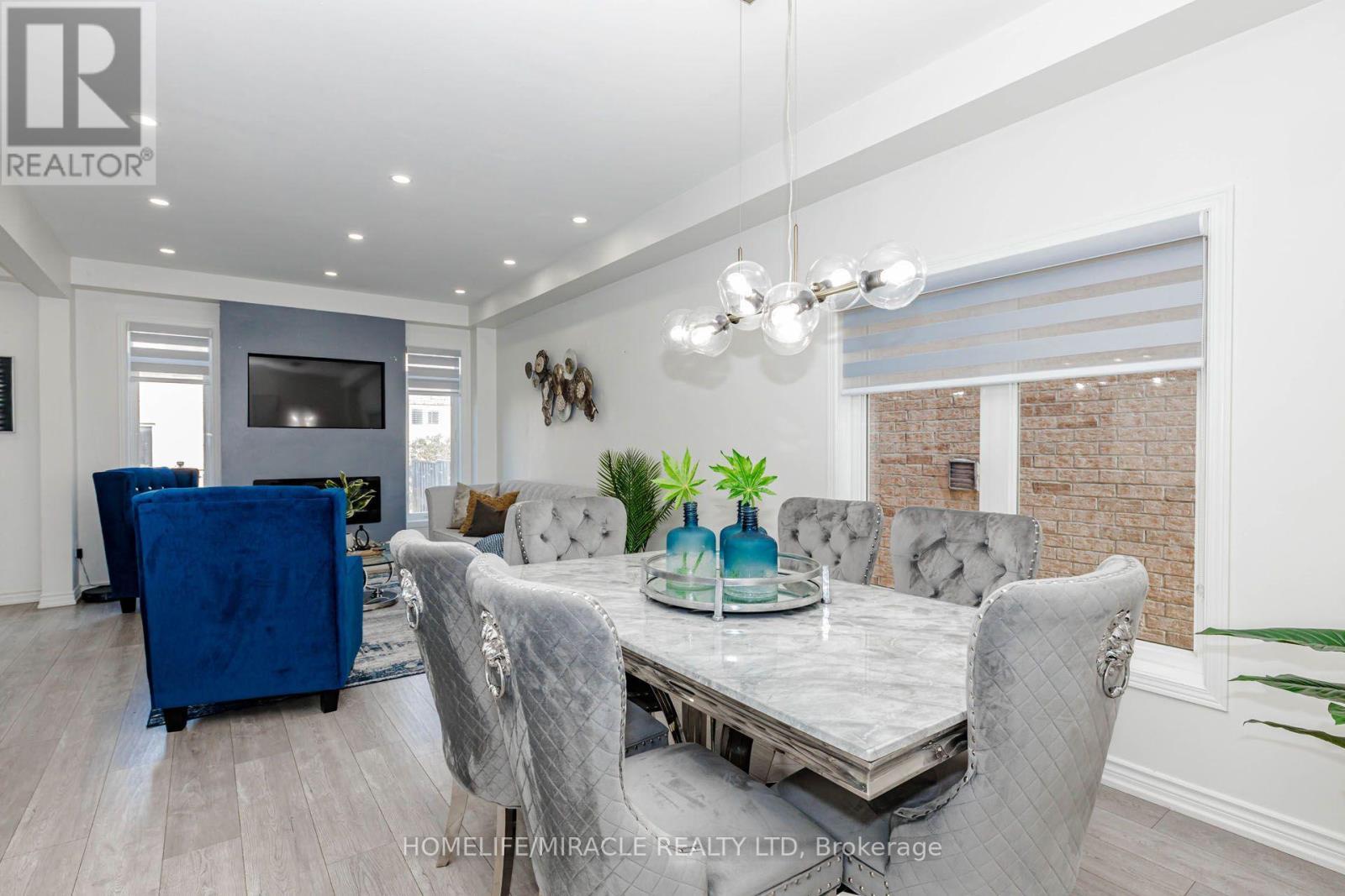 36 Tidemore Heights, Hamilton, ON - Indoor Photo Showing Dining Room