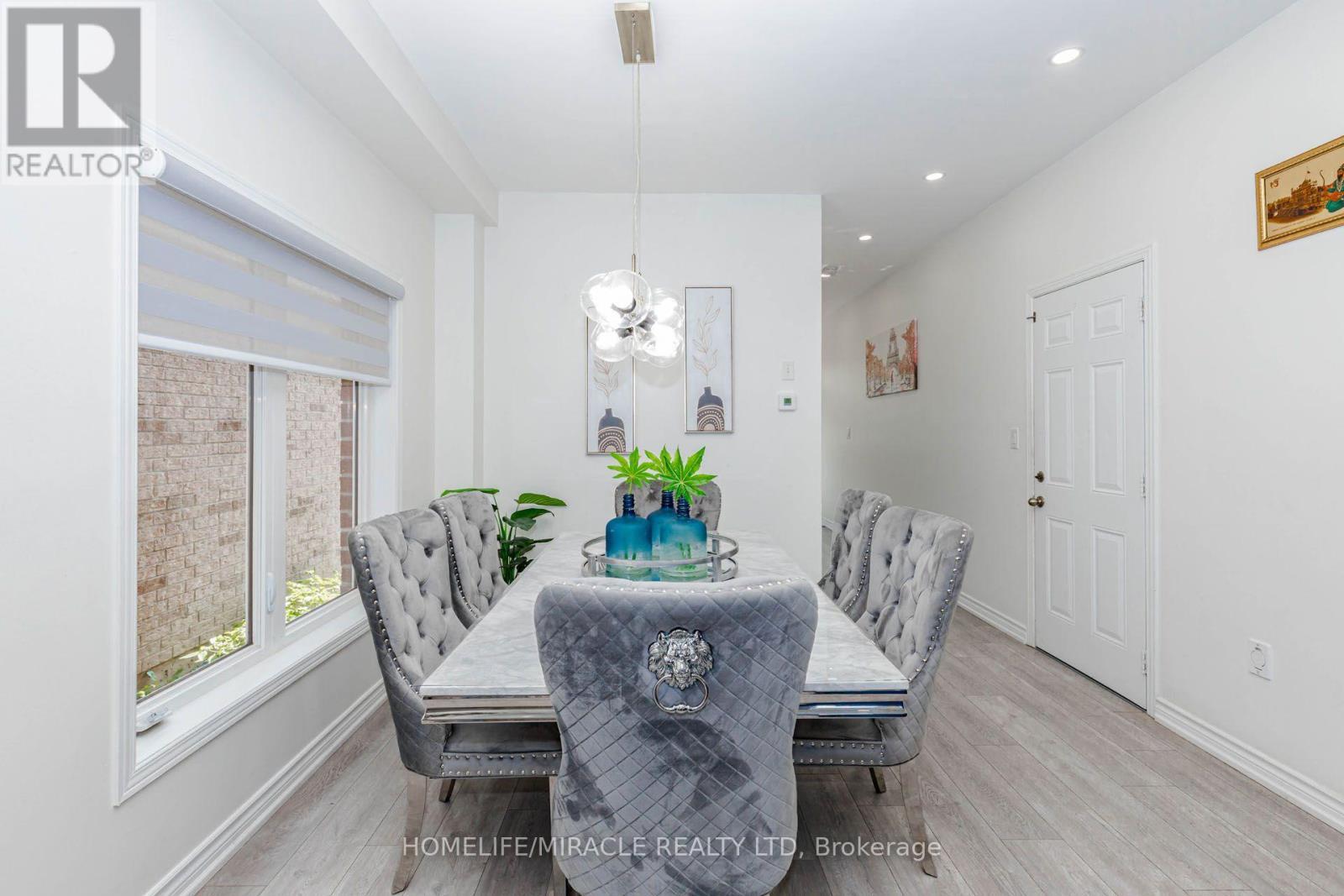 36 Tidemore Heights, Hamilton, ON - Indoor Photo Showing Dining Room