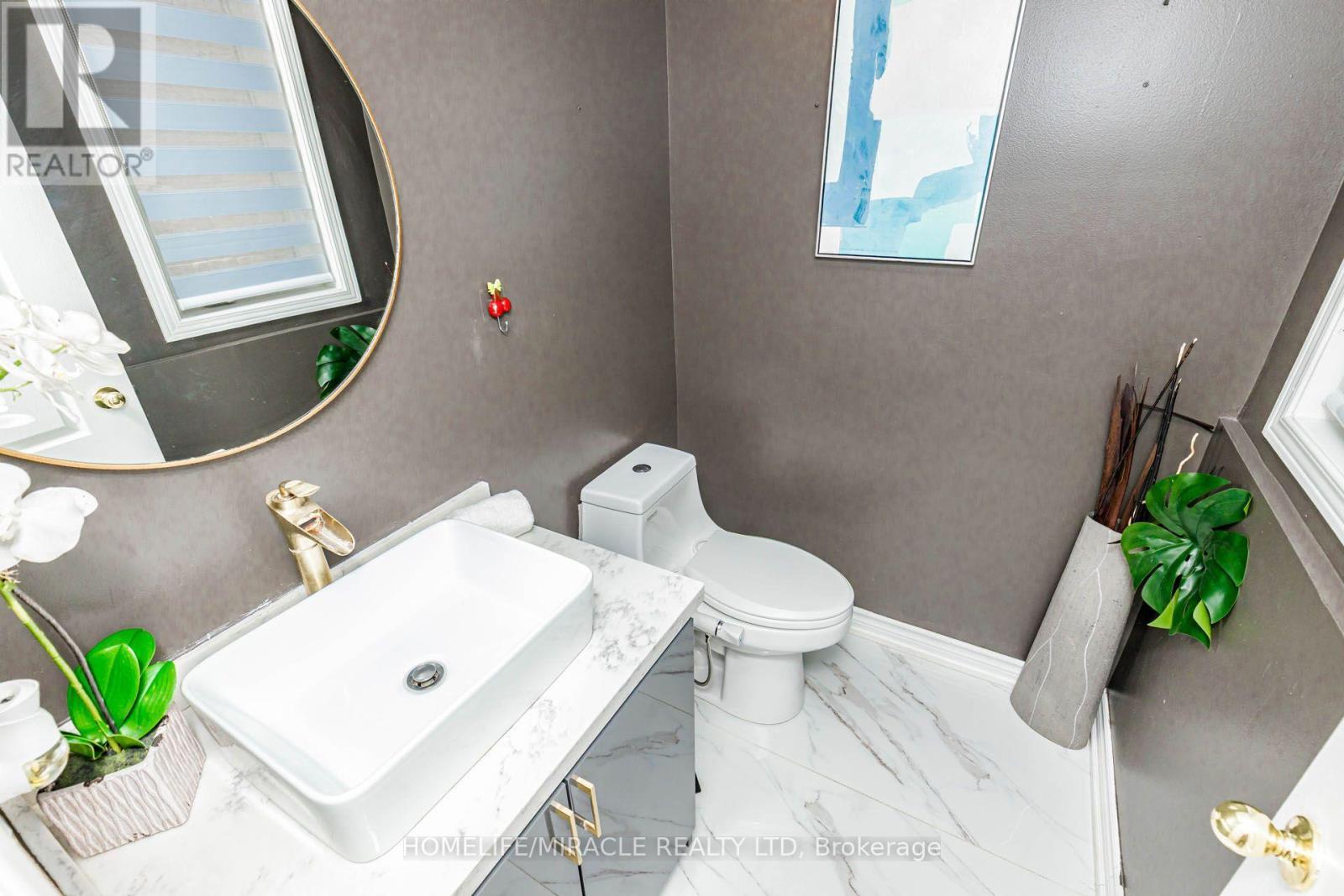 36 Tidemore Heights, Hamilton, ON - Indoor Photo Showing Bathroom