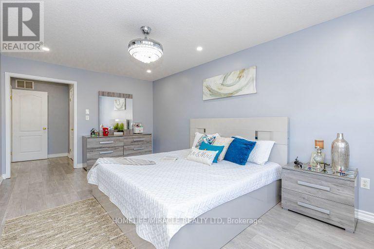 36 Tidemore Heights, Hamilton, ON - Indoor Photo Showing Bedroom