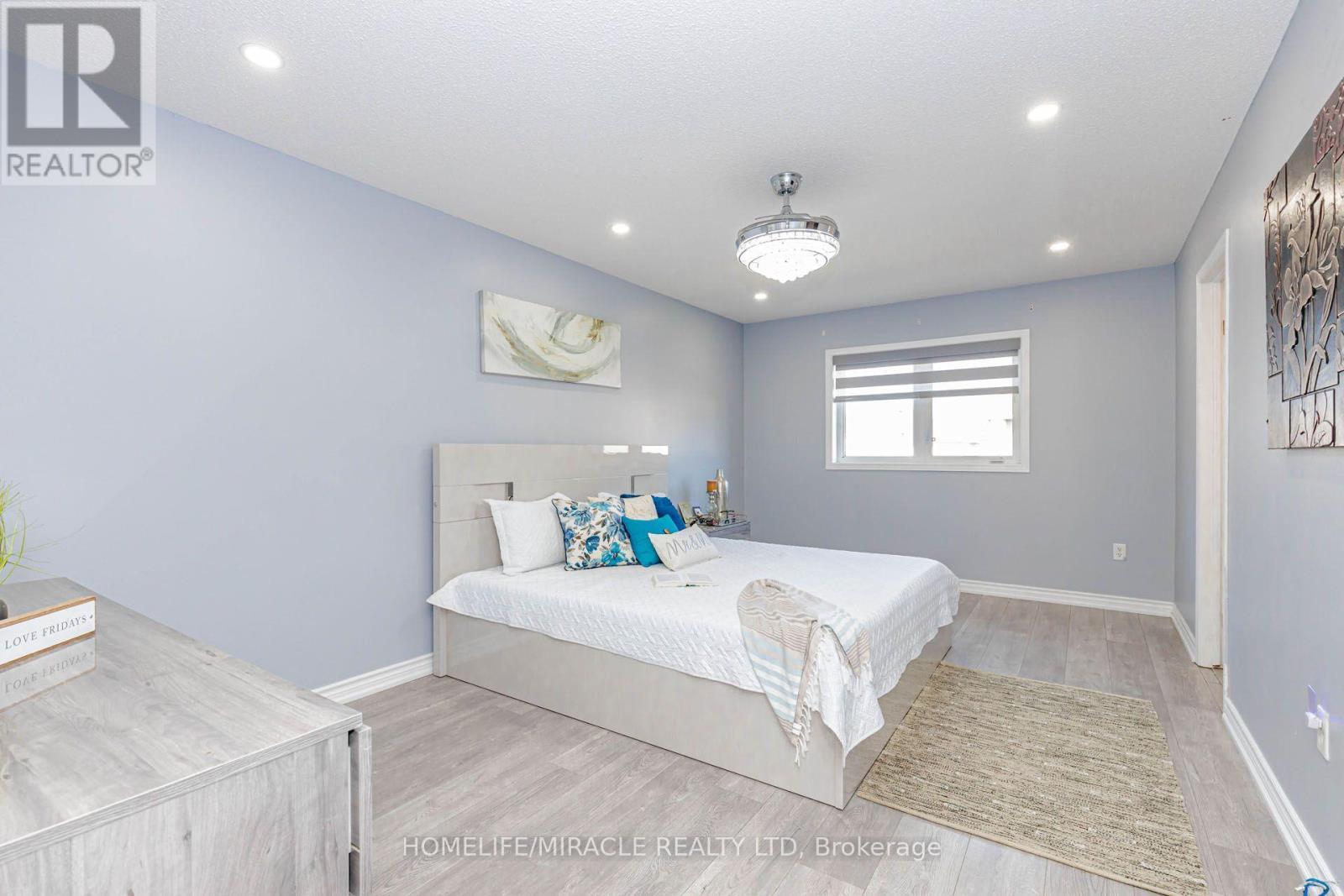 36 Tidemore Heights, Hamilton, ON - Indoor Photo Showing Bedroom