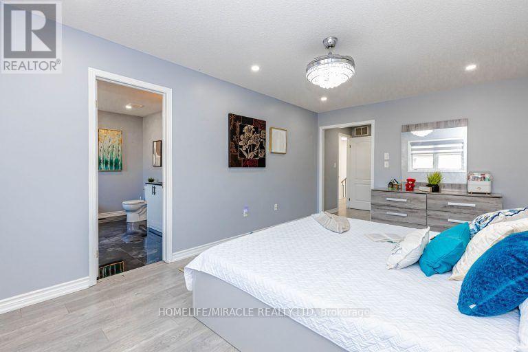 36 Tidemore Heights, Hamilton, ON - Indoor Photo Showing Bedroom