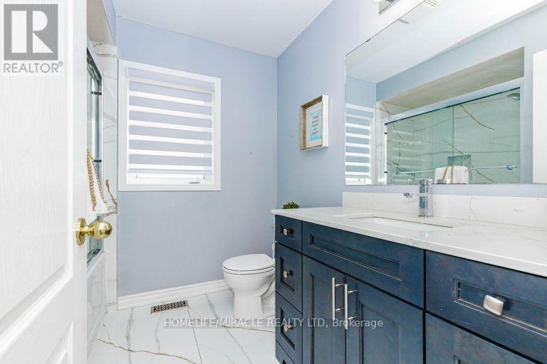 36 Tidemore Heights, Hamilton, ON - Indoor Photo Showing Bathroom