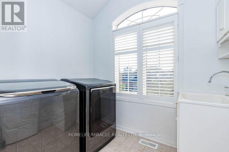36 Tidemore Heights, Hamilton, ON - Indoor Photo Showing Laundry Room