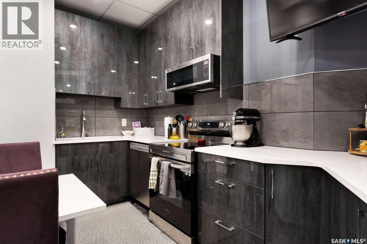 3601 Grassick Avenue, Regina, SK - Indoor Photo Showing Kitchen With Upgraded Kitchen