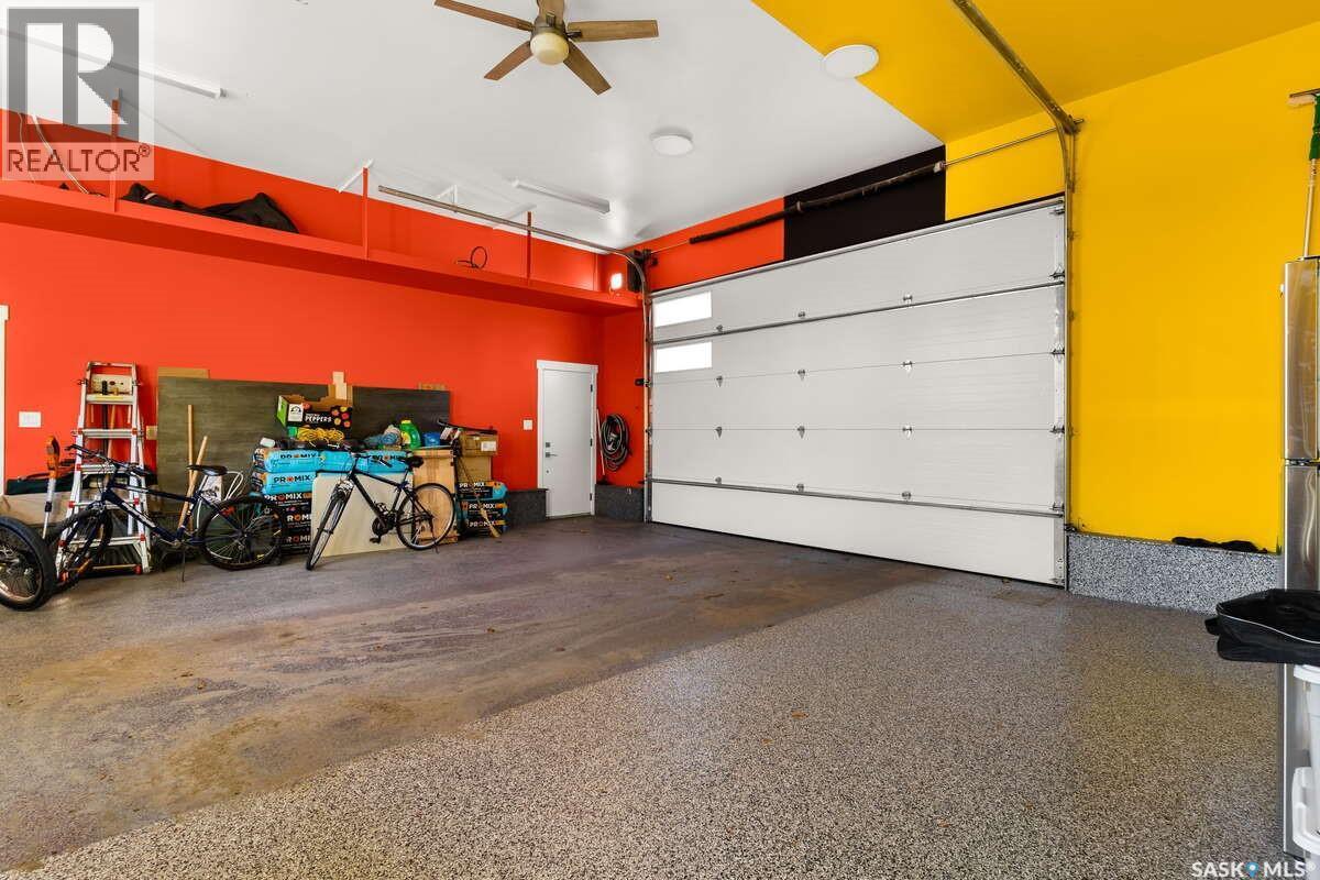 3601 Grassick Avenue, Regina, SK - Indoor Photo Showing Garage