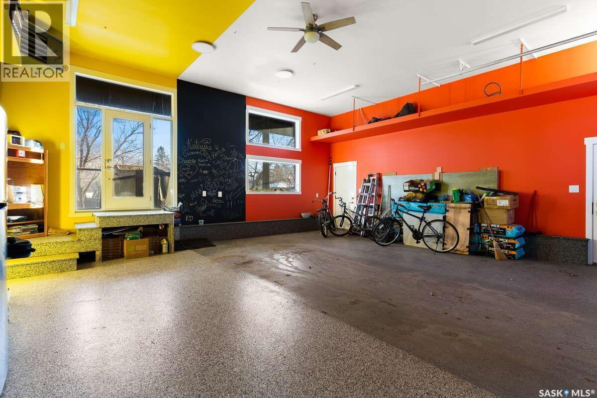 3601 Grassick Avenue, Regina, SK - Indoor Photo Showing Garage