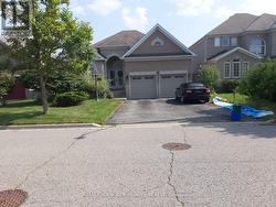 ROOM - 31 KATILIN DRIVE Richmond Hill, ON L4E 3W6
