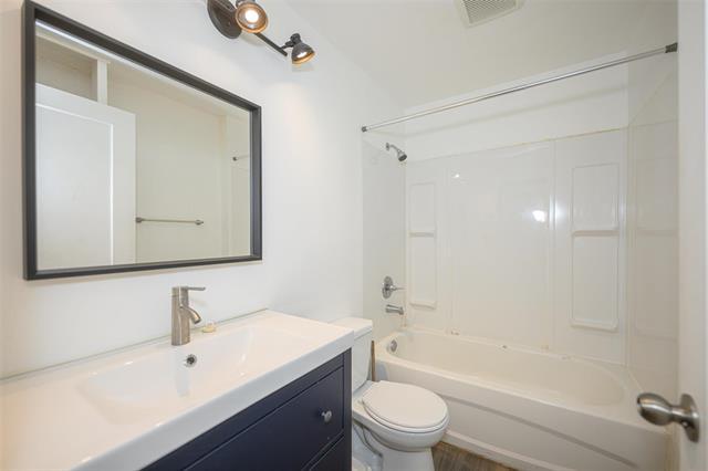 838 Atlantic Ave, Winnipeg, MB - Indoor Photo Showing Bathroom