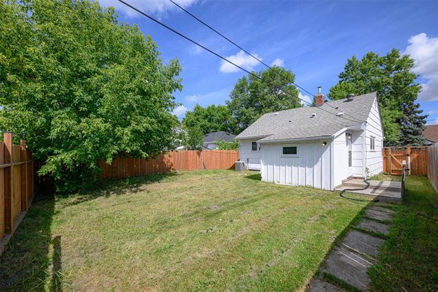 838 Atlantic Ave, Winnipeg, MB - Outdoor With Backyard