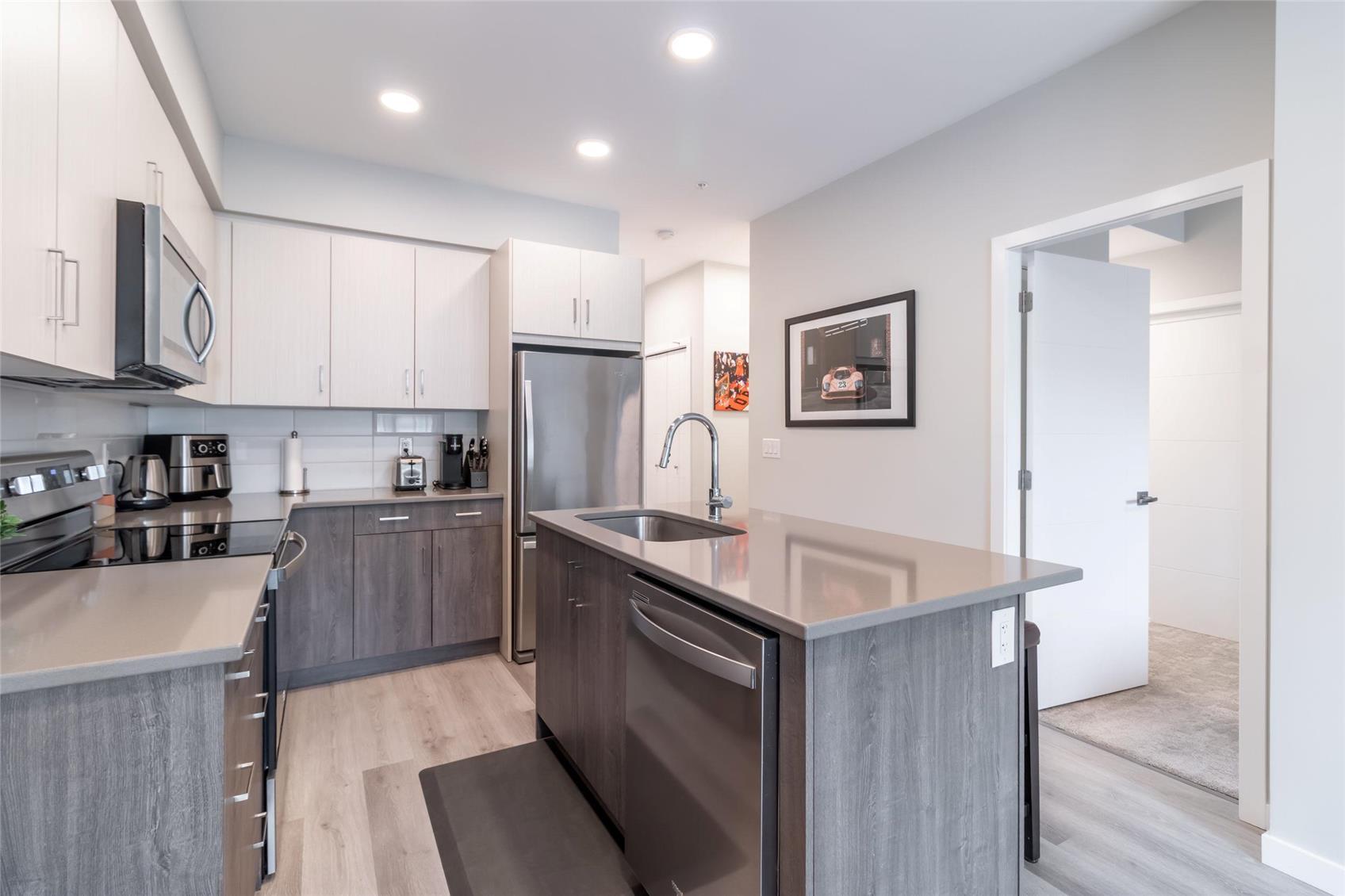 126-2301 Carrington Road, West Kelowna, BC - Indoor Photo Showing Kitchen With Upgraded Kitchen