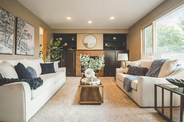 55 Winterhaven Dr, Winnipeg, MB - Indoor Photo Showing Living Room