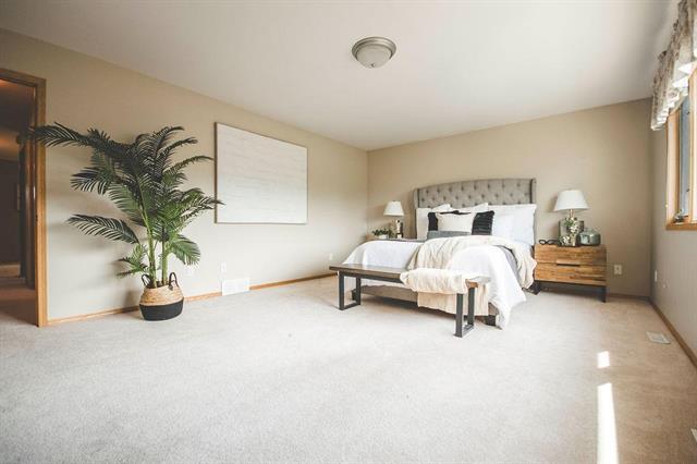 55 Winterhaven Dr, Winnipeg, MB - Indoor Photo Showing Bedroom
