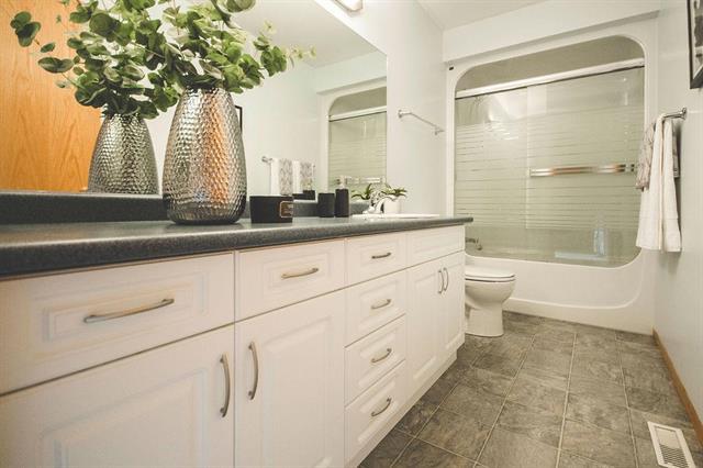 55 Winterhaven Dr, Winnipeg, MB - Indoor Photo Showing Bathroom