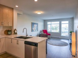 #204-6544 Metral Dr Nanaimo, BC V9T 2L8