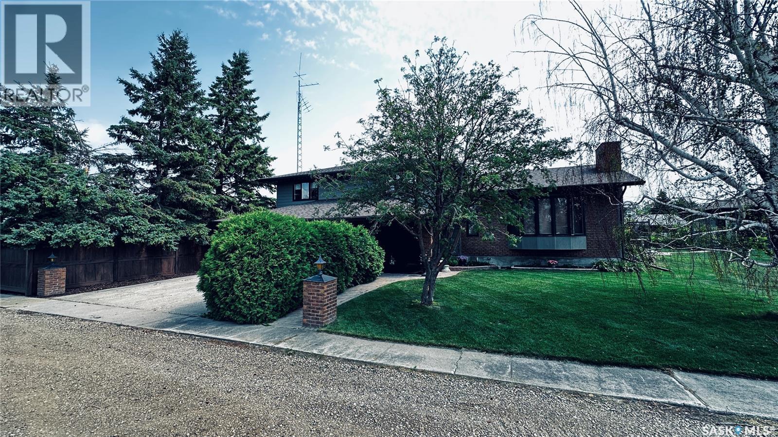 816 1St Avenue, Zenon Park, SK - Outdoor