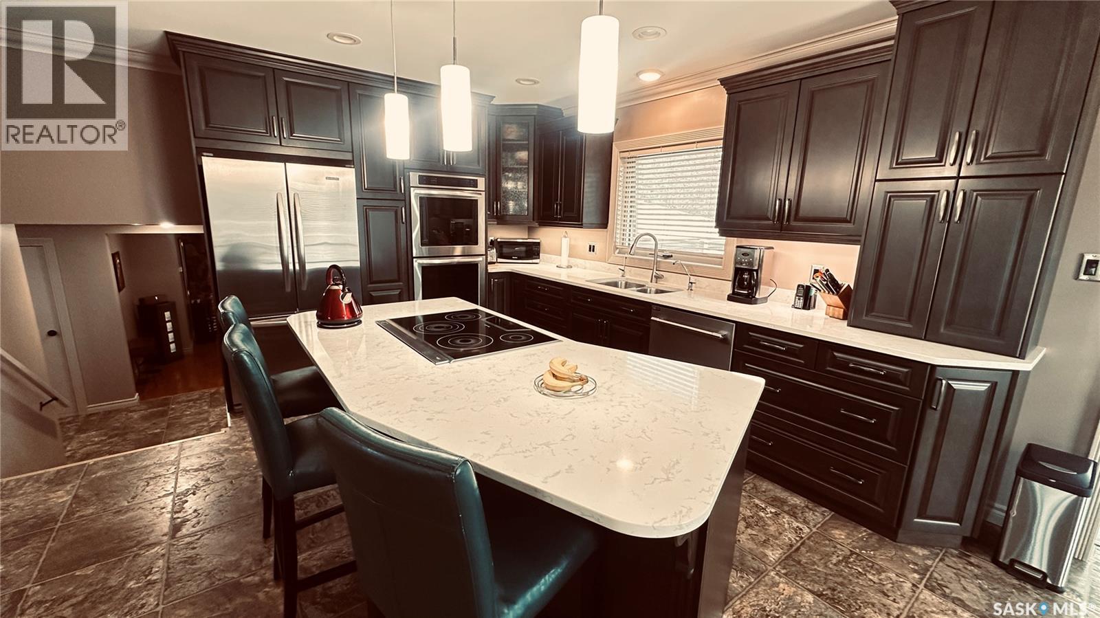 816 1St Avenue, Zenon Park, SK - Indoor Photo Showing Kitchen With Double Sink With Upgraded Kitchen