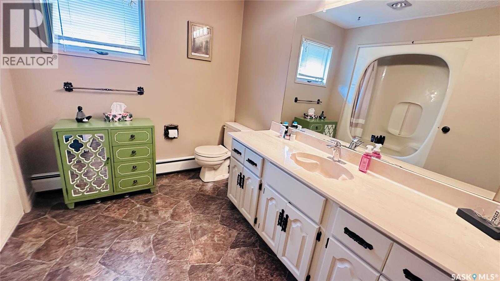 816 1St Avenue, Zenon Park, SK - Indoor Photo Showing Bathroom