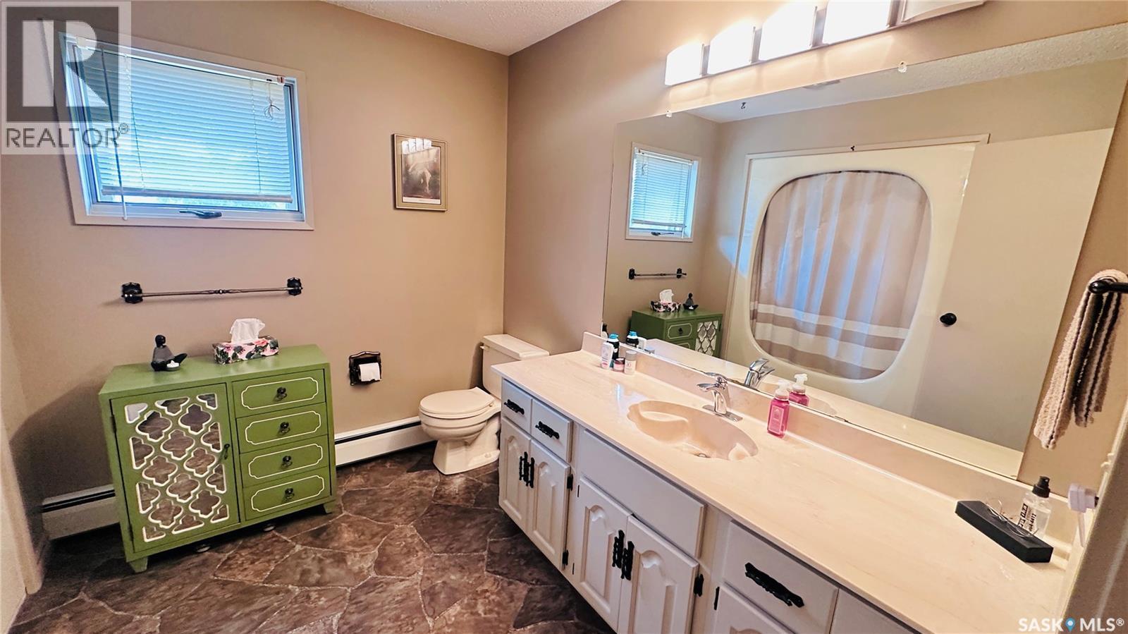 816 1St Avenue, Zenon Park, SK - Indoor Photo Showing Bathroom