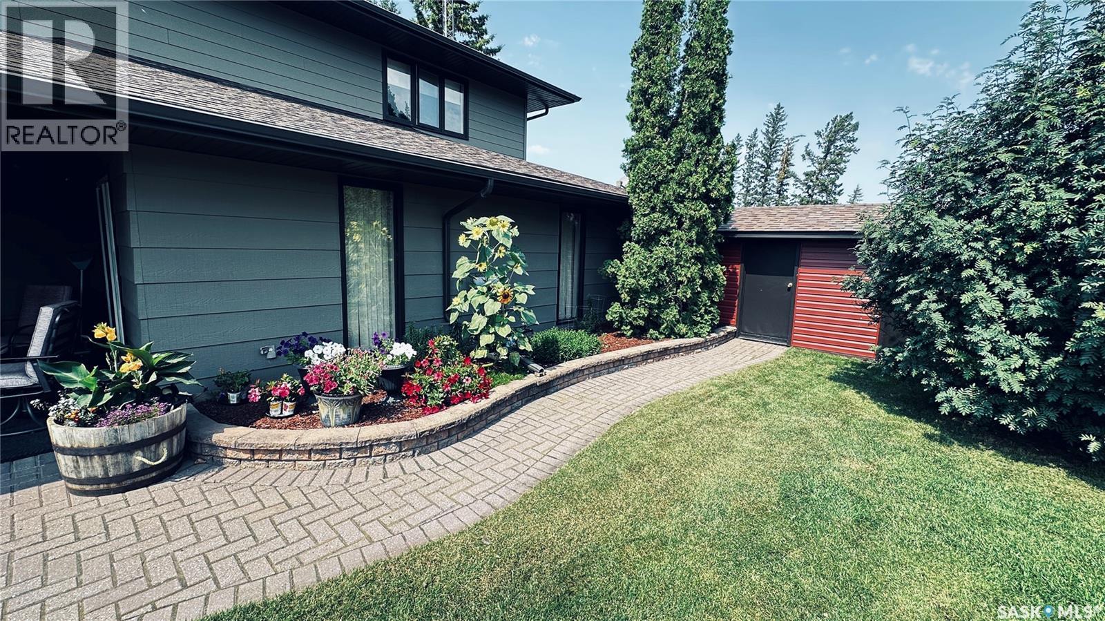 816 1St Avenue, Zenon Park, SK - Outdoor