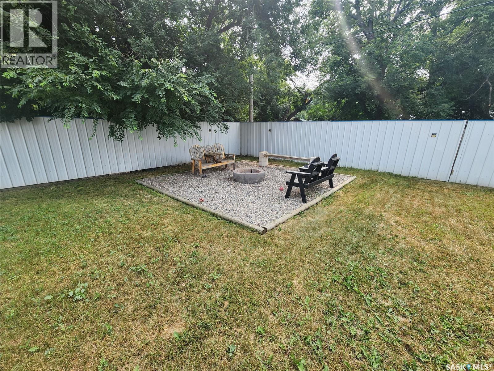 430 3Rd Street, Estevan, SK - Outdoor With Backyard
