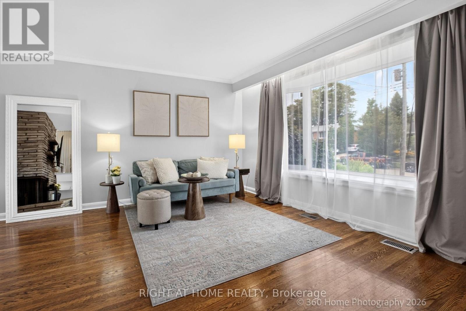 100 Perivale Crescent, Toronto, ON - Indoor Photo Showing Living Room