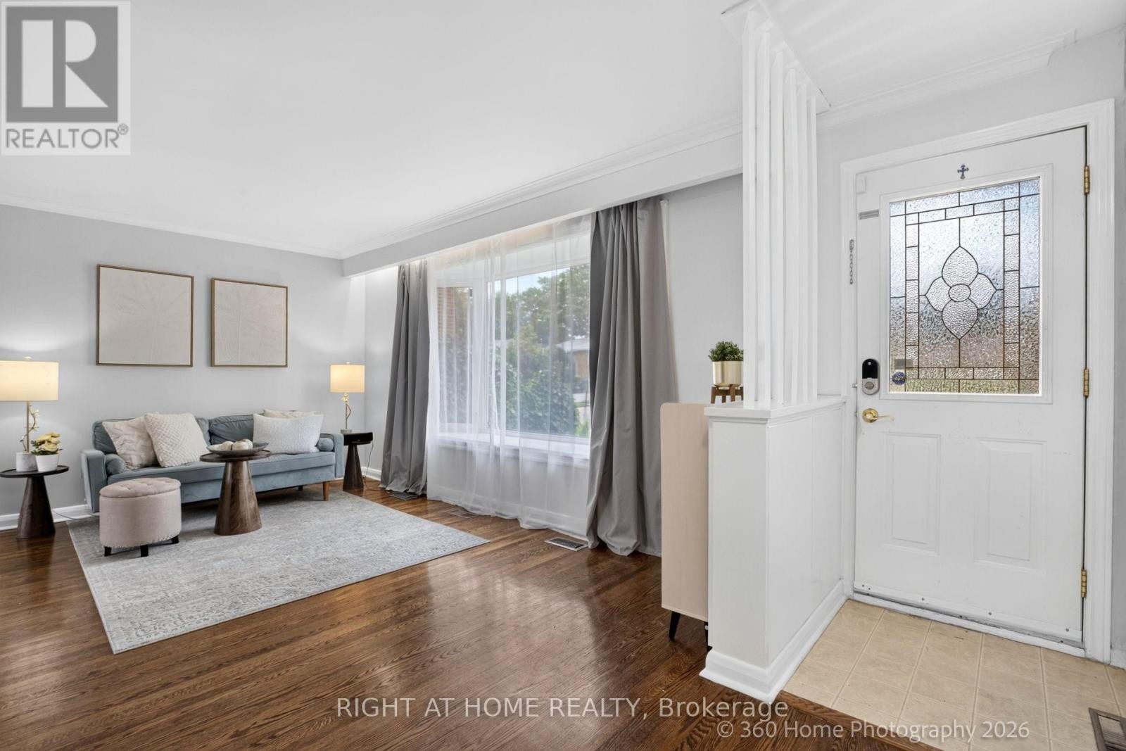 100 Perivale Crescent, Toronto, ON - Indoor Photo Showing Living Room