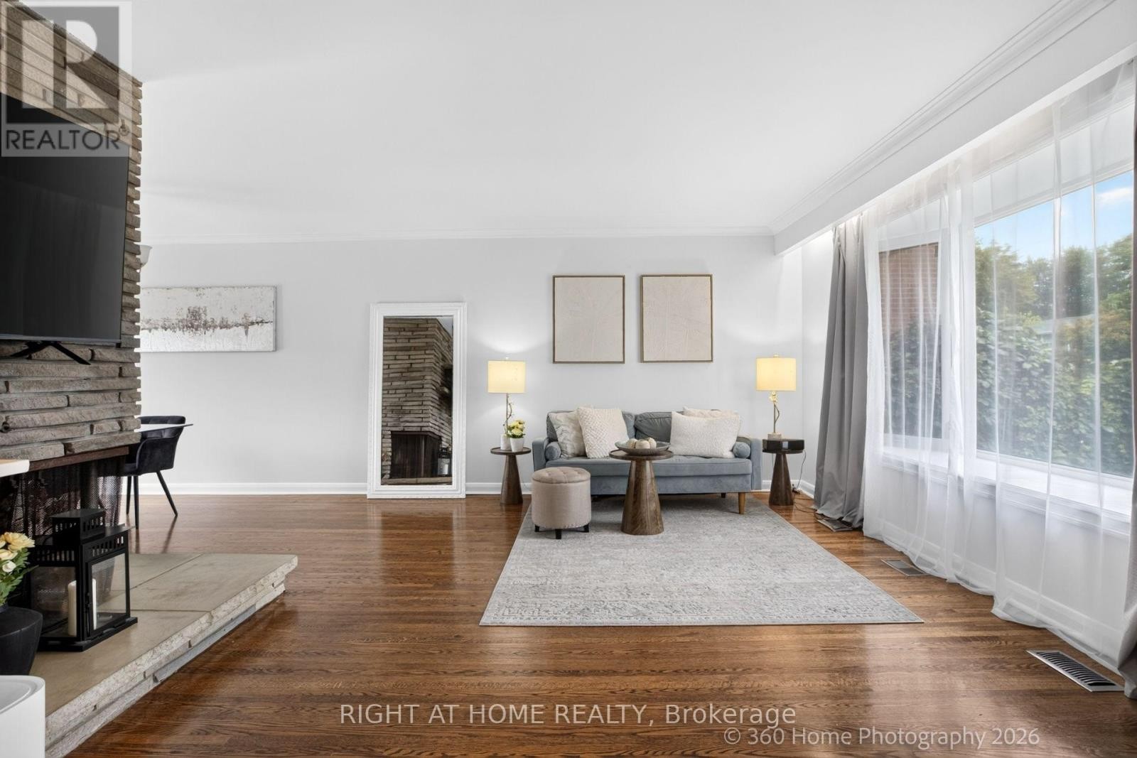 100 Perivale Crescent, Toronto, ON - Indoor Photo Showing Living Room