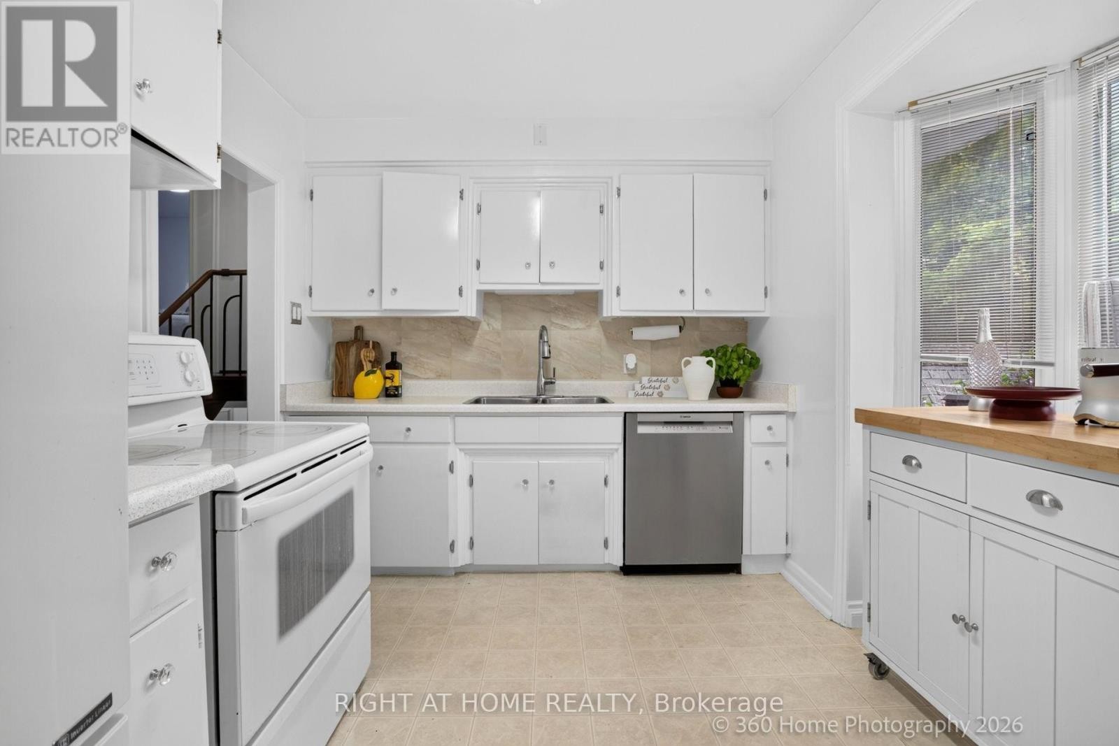 100 Perivale Crescent, Toronto, ON - Indoor Photo Showing Kitchen With Double Sink