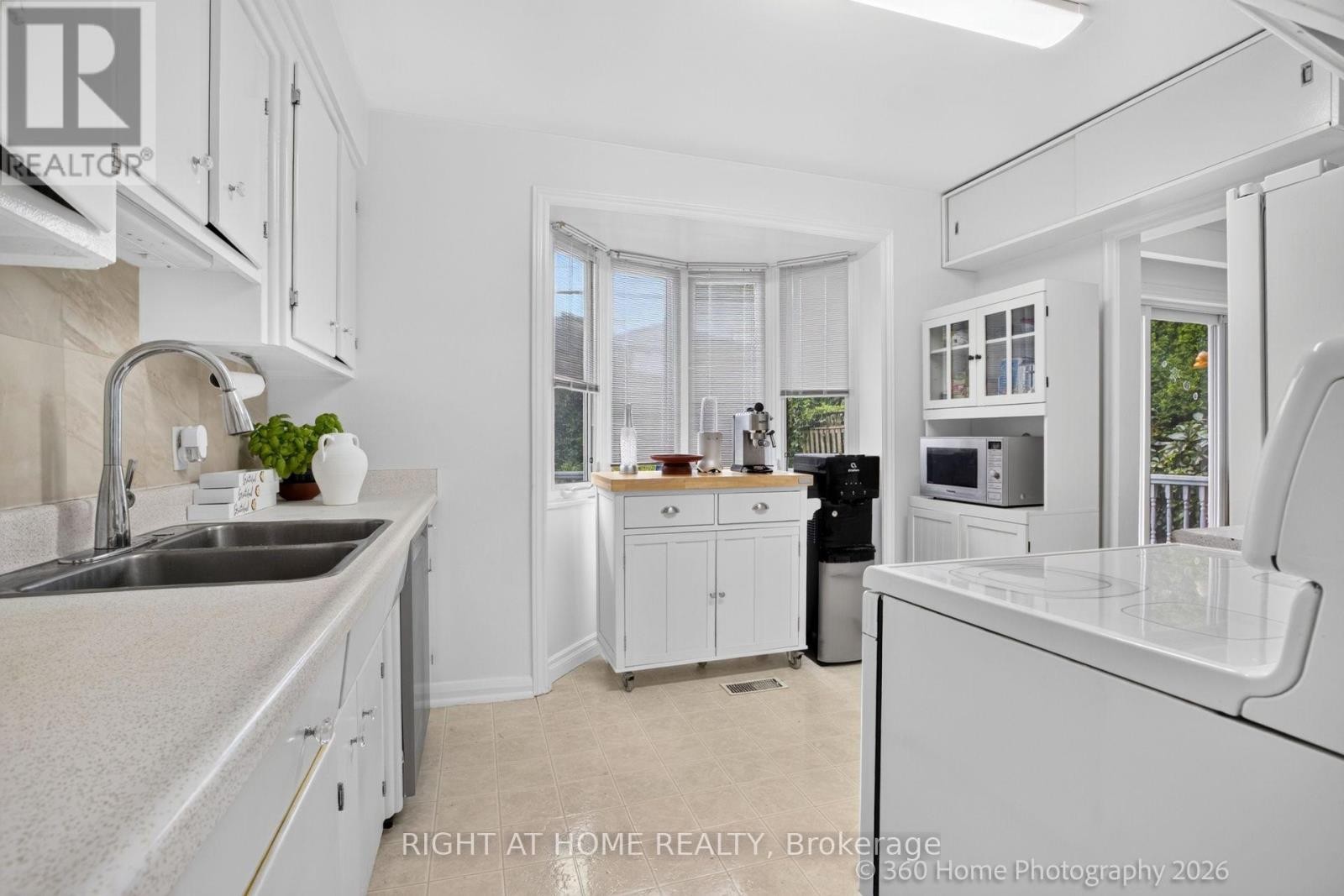 100 Perivale Crescent, Toronto, ON - Indoor Photo Showing Kitchen With Double Sink