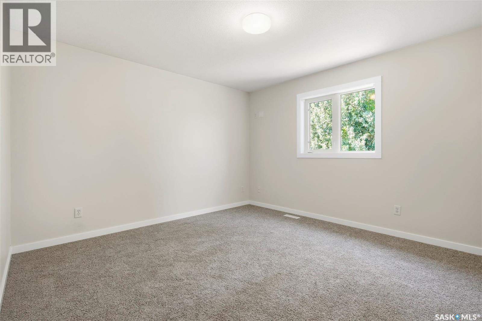 418 Greaves Crescent, Saskatoon, SK - Indoor Photo Showing Other Room