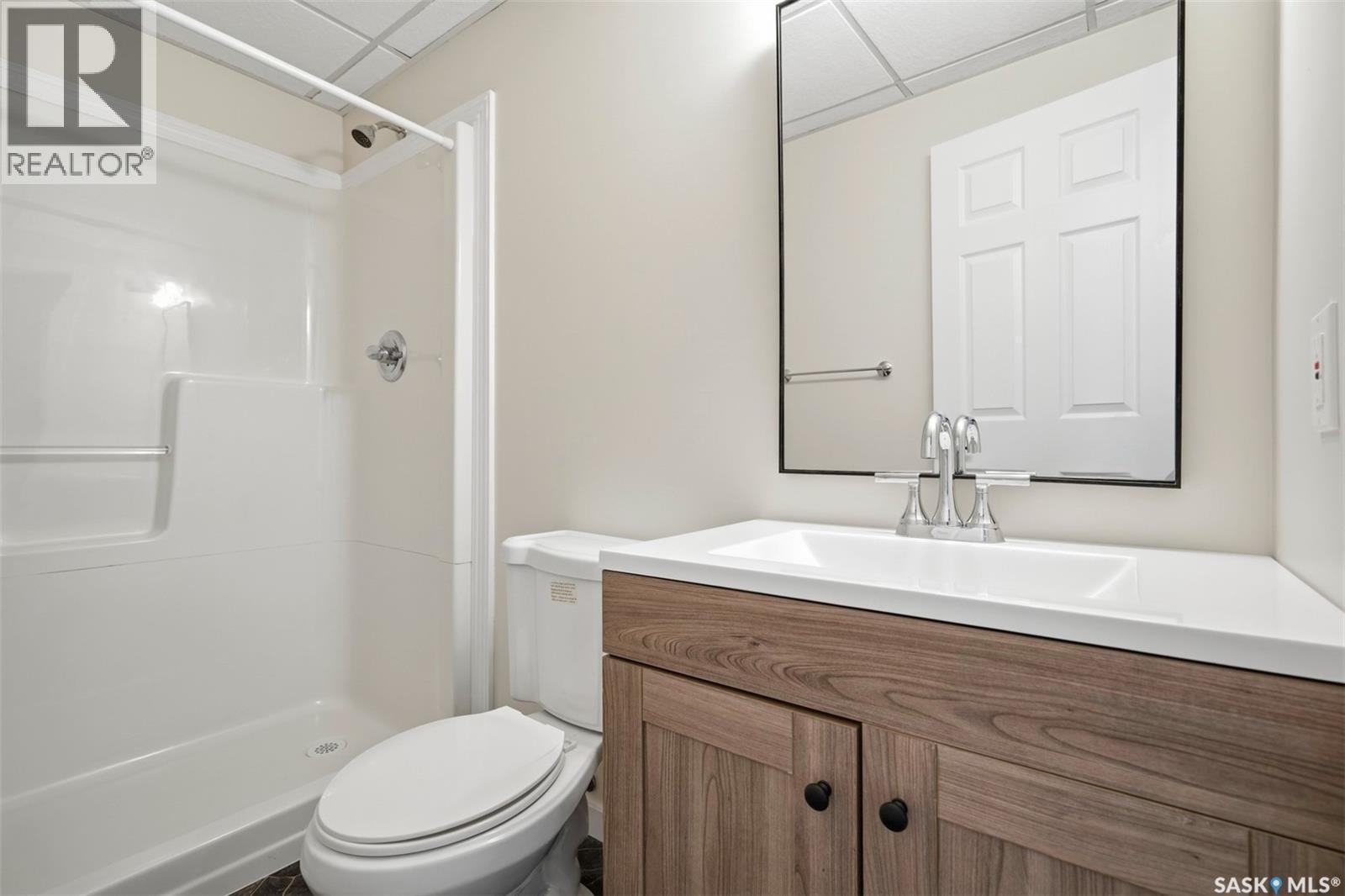 418 Greaves Crescent, Saskatoon, SK - Indoor Photo Showing Bathroom