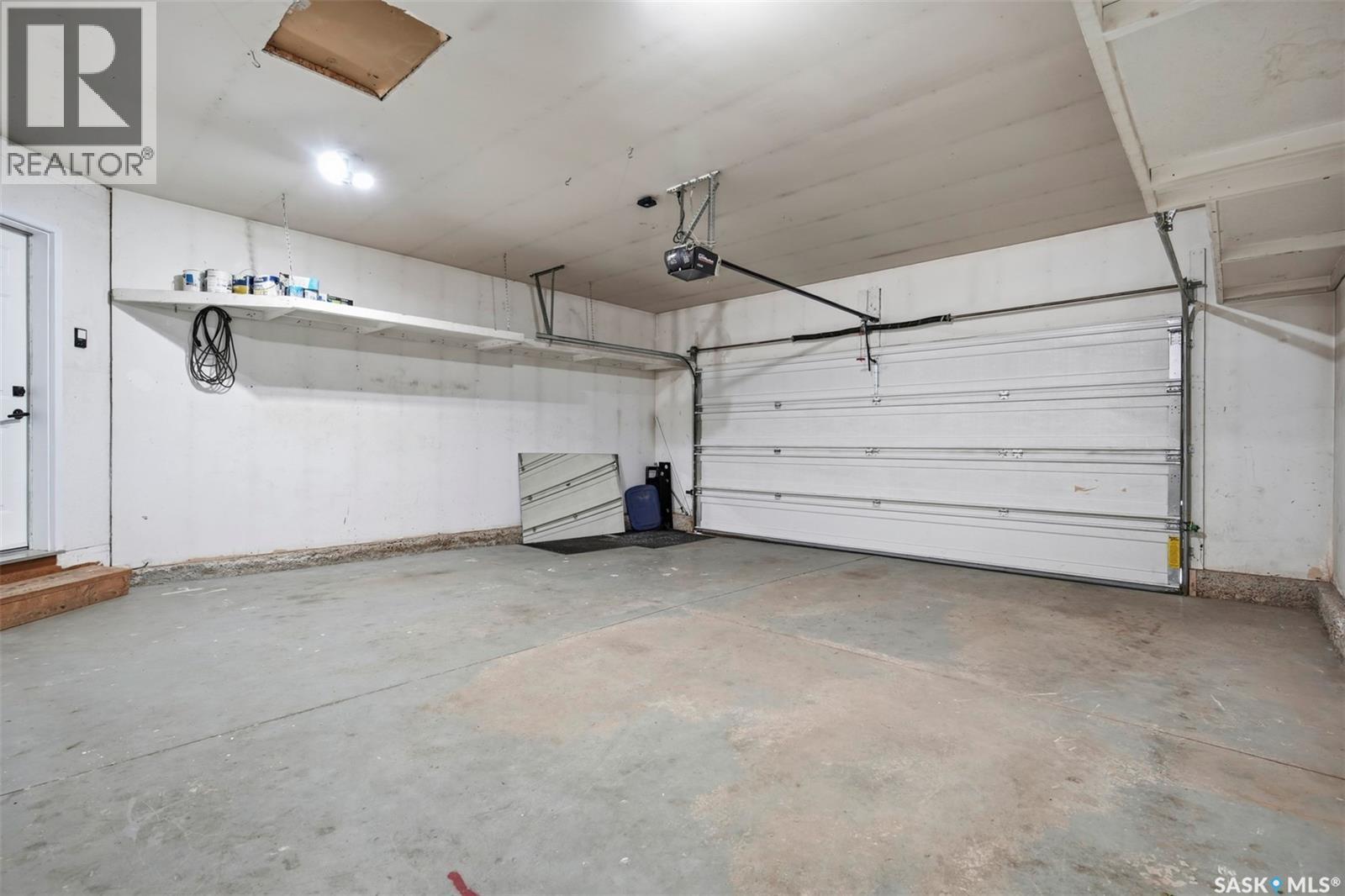 418 Greaves Crescent, Saskatoon, SK - Indoor Photo Showing Garage