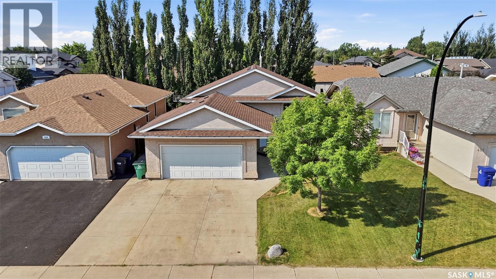 418 Greaves Crescent, Saskatoon, SK - Outdoor With Facade