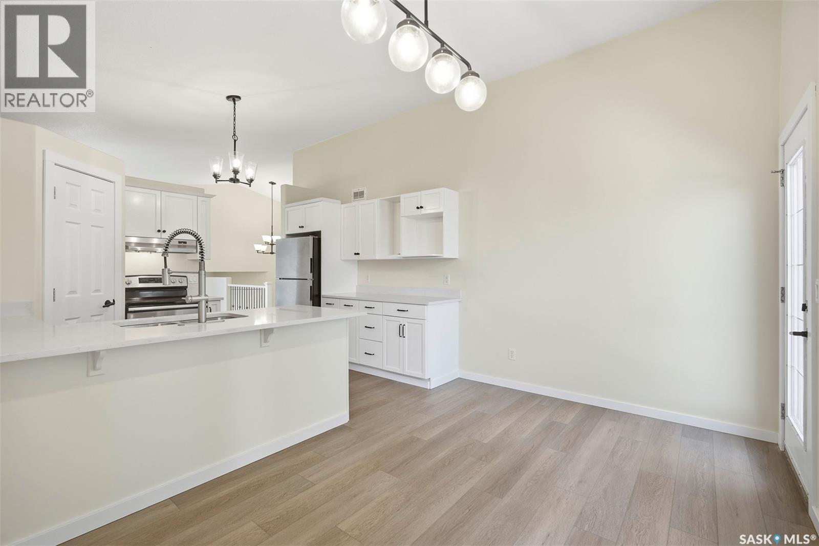 418 Greaves Crescent, Saskatoon, SK - Indoor Photo Showing Kitchen