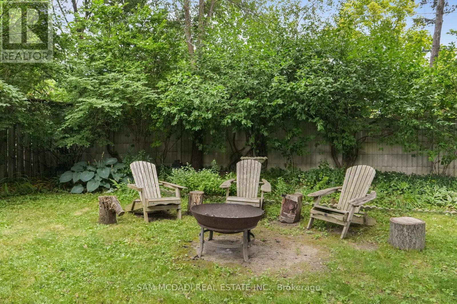 644 Sweetwater Place, Mississauga, ON - Outdoor With Backyard
