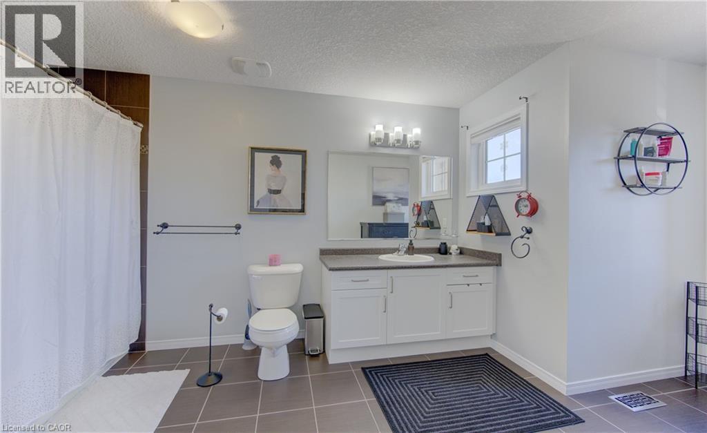 232 Cranbrook Street, Kitchener, ON - Indoor Photo Showing Bathroom