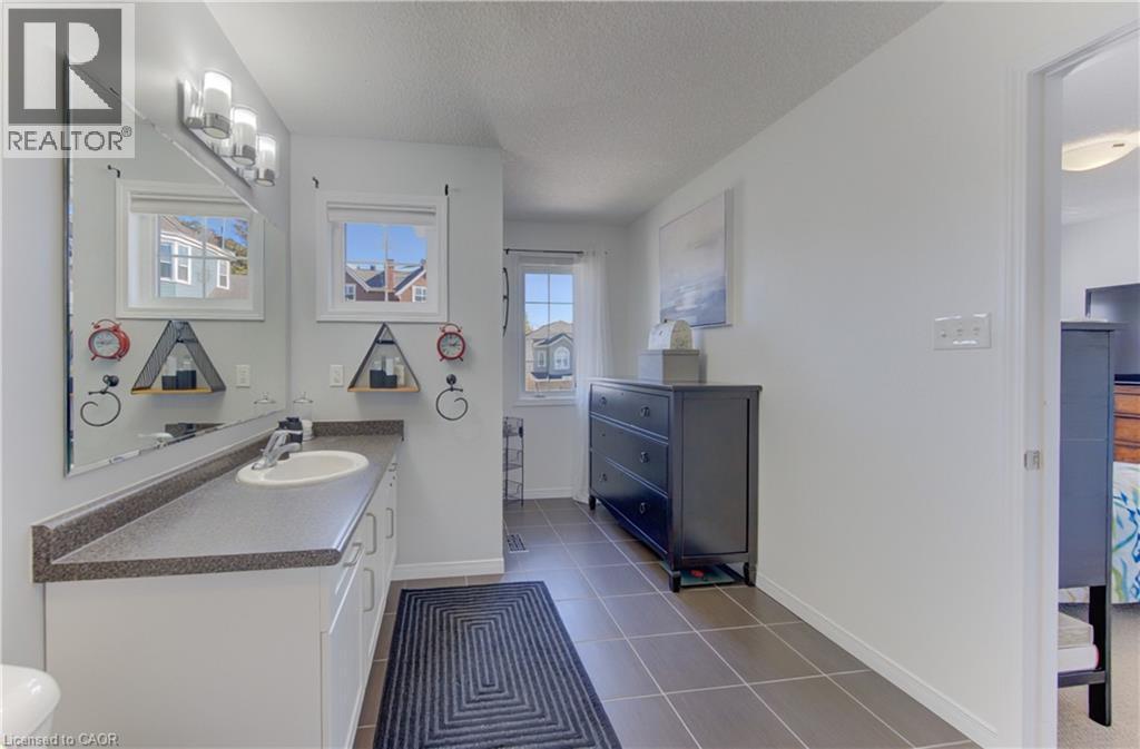 232 Cranbrook Street, Kitchener, ON - Indoor Photo Showing Bathroom