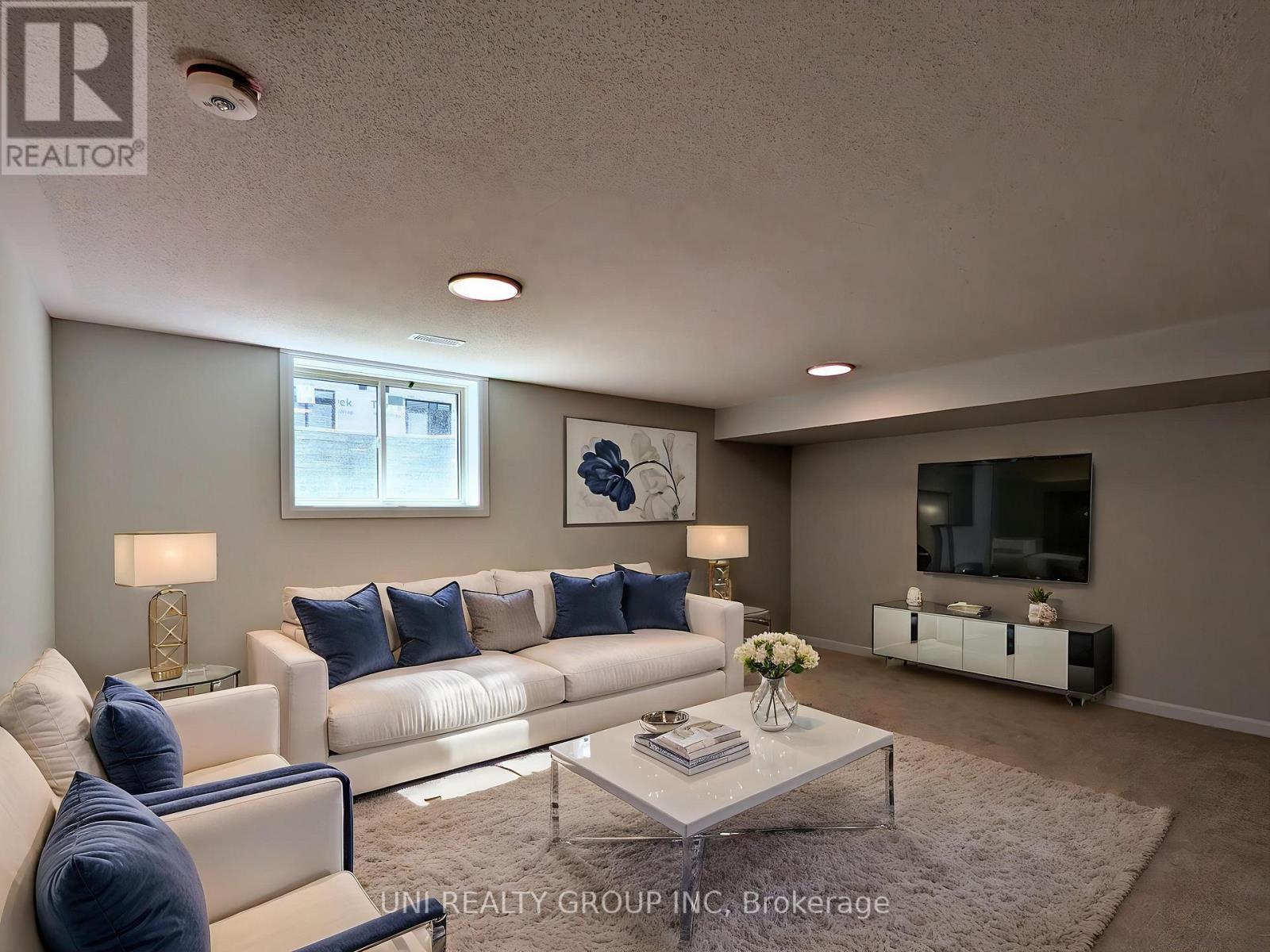 716 Tadpole Crescent, Ottawa, ON - Indoor Photo Showing Living Room