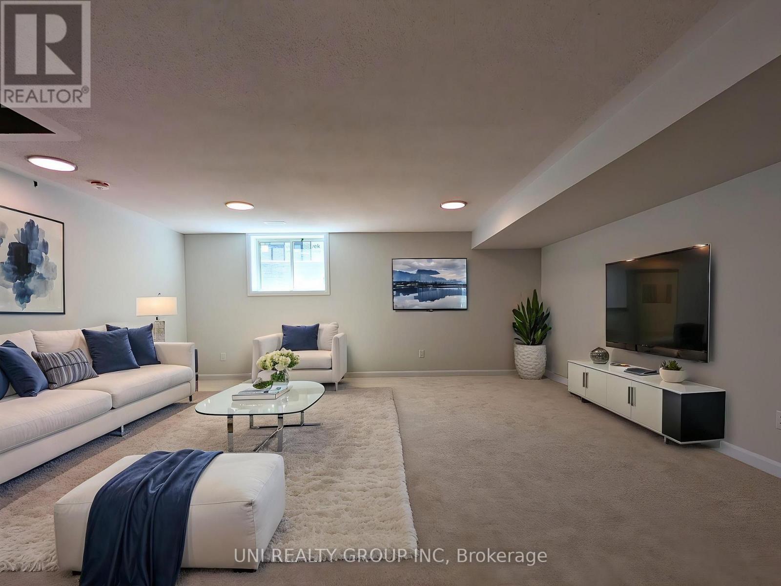 716 Tadpole Crescent, Ottawa, ON - Indoor Photo Showing Living Room