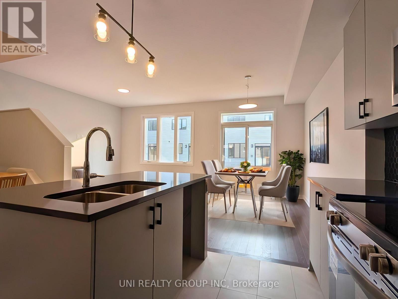 716 Tadpole Crescent, Ottawa, ON - Indoor Photo Showing Kitchen With Double Sink