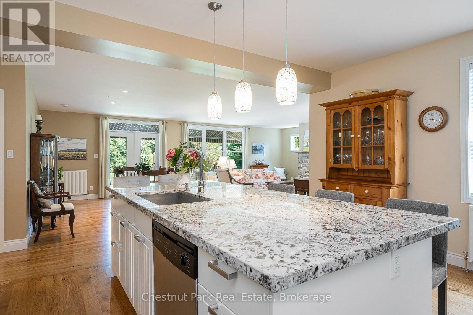 Oversized island with granite counters - 71 Hickory Street, Collingwood, ON - Indoor Photo Showing Kitchen With Upgraded Kitchen