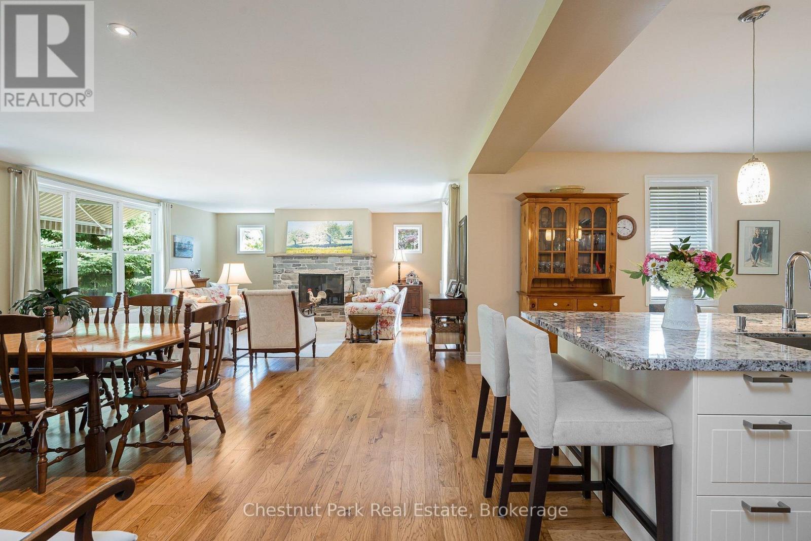 Open floor plan kitchen, dining and living room - 71 Hickory Street, Collingwood, ON - Indoor Photo Showing Dining Room