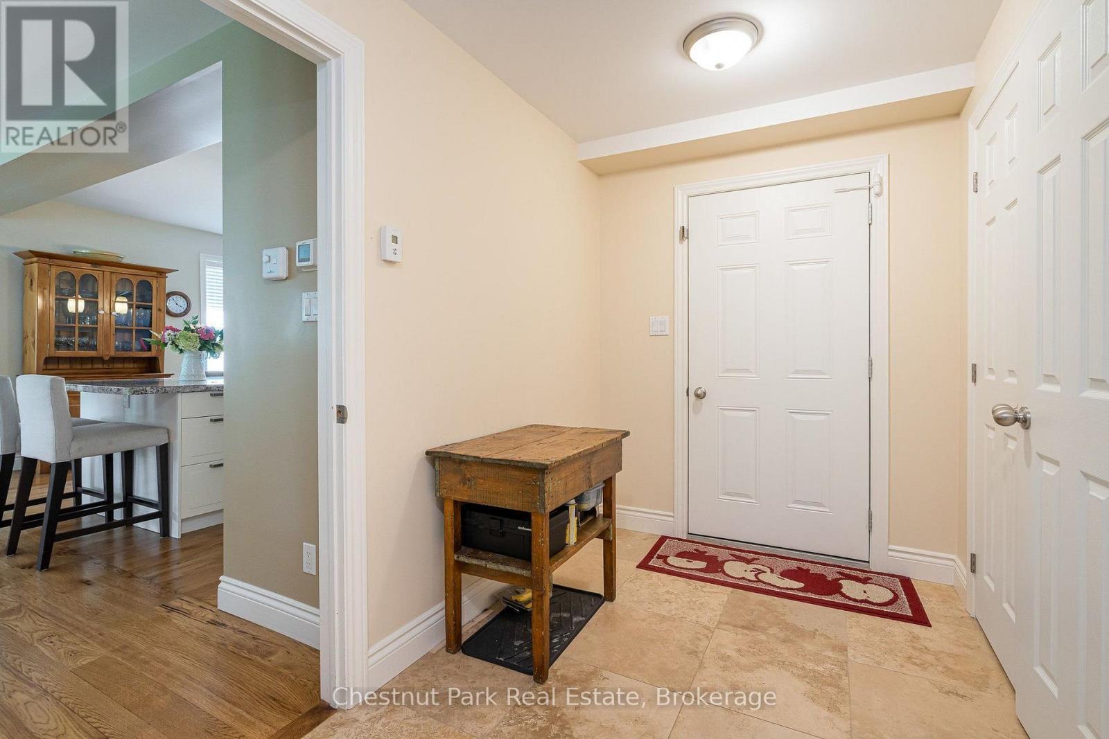 Main flr laundry room with inside access to garage - 71 Hickory Street, Collingwood, ON - Indoor Photo Showing Other Room