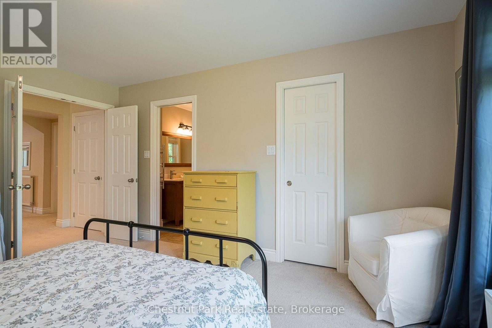 2nd flr primary w/walk-in closet and 4 pc ensuite - 71 Hickory Street, Collingwood, ON - Indoor Photo Showing Bedroom
